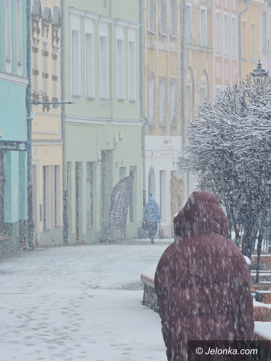 Powiat: Pada śnieg w regionie