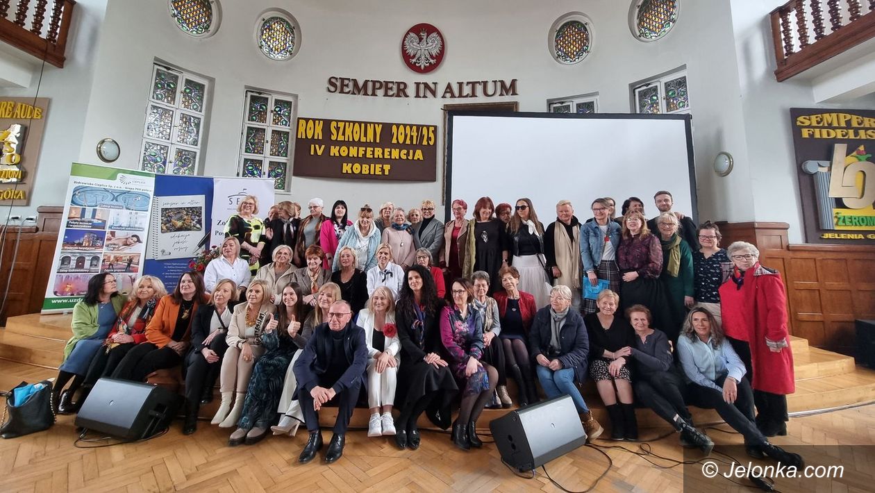 Jelenia Góra: 400 kobiet w Żeromie