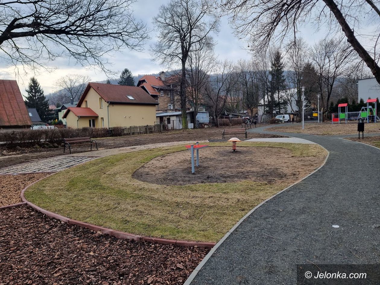 Sobieszów: Plac zabaw jest jak nowy