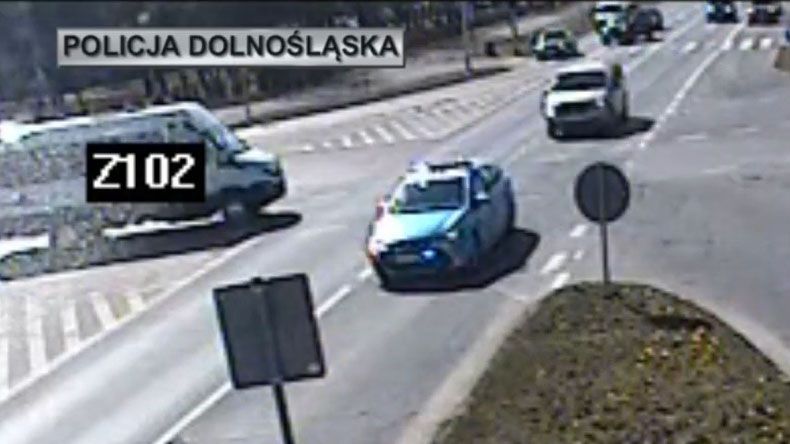 Jelenia Góra: Policja eskortowała rodzącą do szpitala