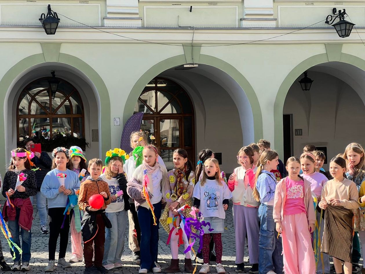 Jelenia Góra: Wiosna zawitała na Plac Ratuszowy