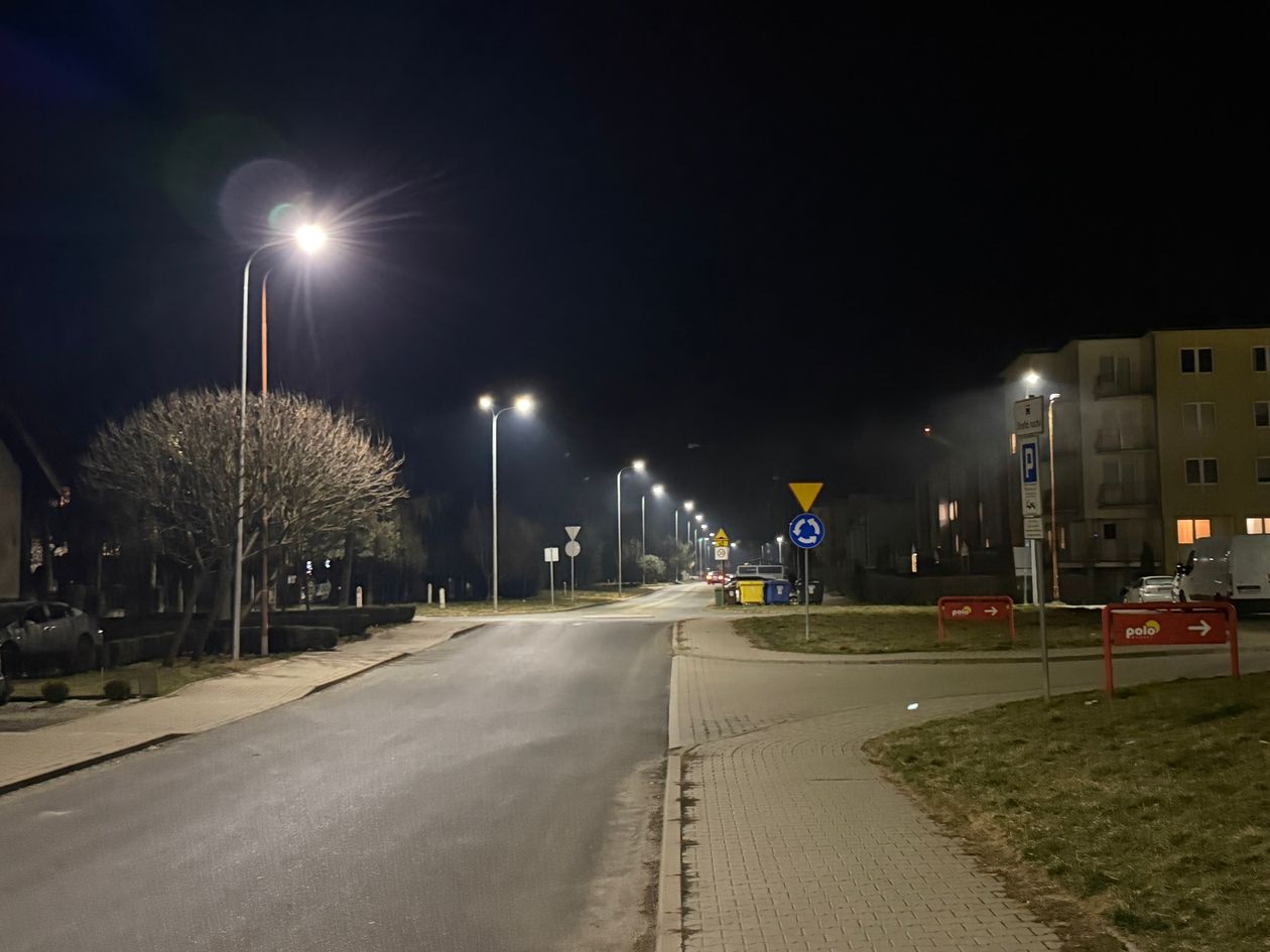 Jelenia Góra: Wymieniają lampy na Zabobrzu