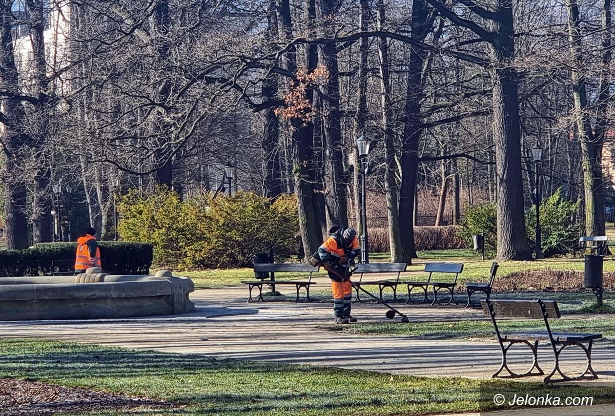 Cieplice: Wiosenne sprzątanie w cieplickich parkach