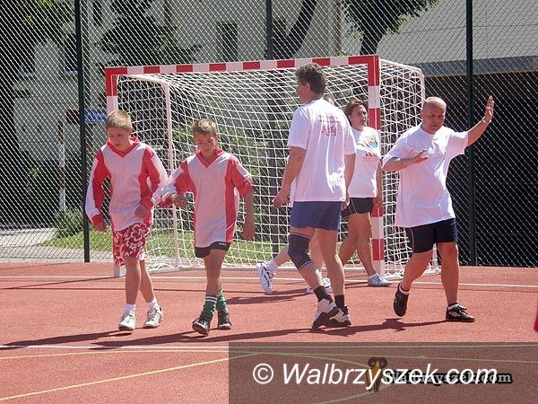 REGION, Boguszów-Gorce: Dzieciaki będą grały w piłkę na nowym boisku