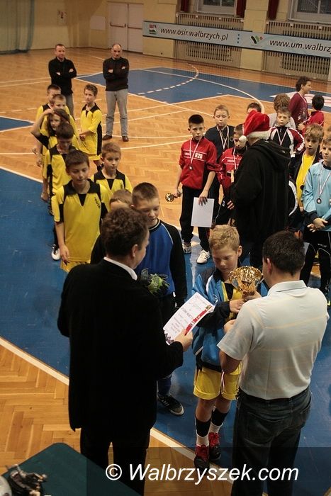 Wałbrzych, OSiR: Mikołajkowy Turniej Halowej Piłki Nożnej dla Górnika