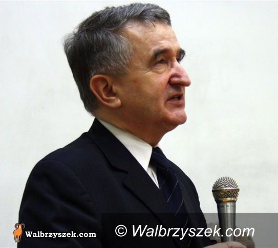 Wałbrzych: Profesor Leon Kieres o tragedii w Smoleńsku