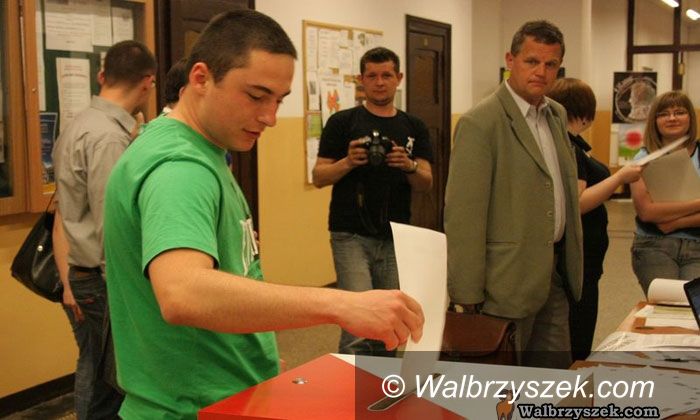 Wałbrzych: Studenci głosują, czyli prawybory na PWSZ