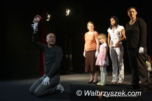 Wałbrzych: Mali aktorzy i ich rodzice zaprezentowali się na scenie