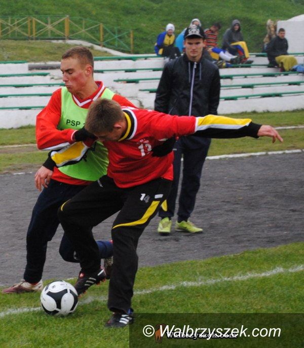 Wałbrzych: Licealida chłopców w piłce nożnej
