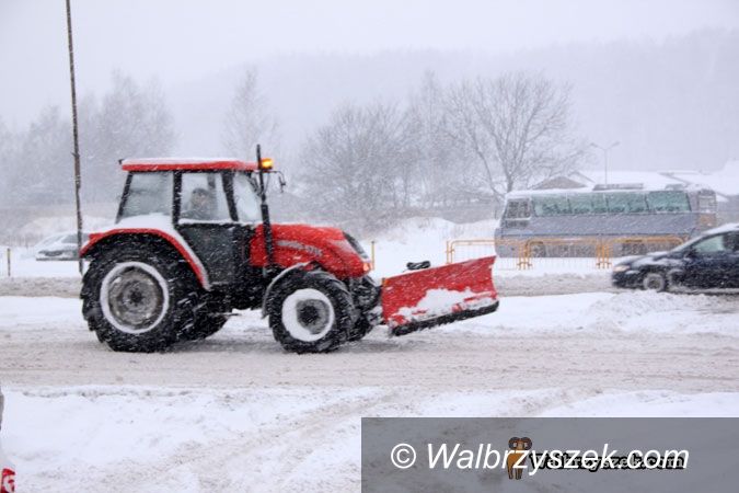 Wałbrzych: Opady śniegu sparaliżowały miasto