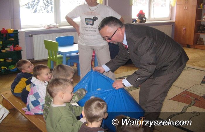 Wałbrzych: Fundacja Rosa rozwiozła dzieciom paczki