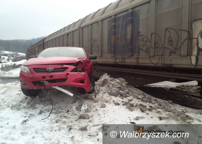 REGION, Boguszów-Gorce: Wypadek na przejeździe kolejowym