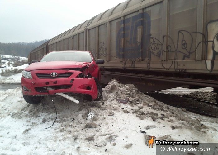 REGION, Boguszów-Gorce: Wypadek na przejeździe kolejowym