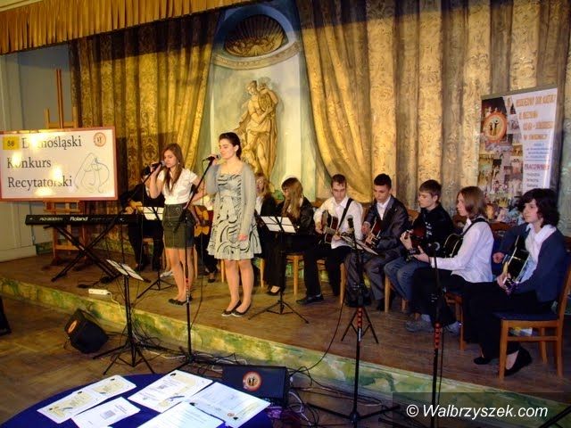 Świdnica/Wałbrzych: Wałbrzyscy gimnazjaliści wyśpiewali i wyrecytowali sobie finał