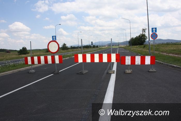 Wałbrzych: Droga na Świdnicę zamknięta, a kierowcy wciąż o tym nie wiedzą