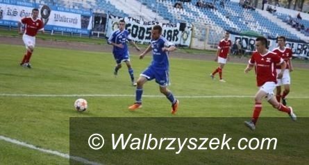 Kraj: Znani w Wałbrzychu grają na ligowych boiskach