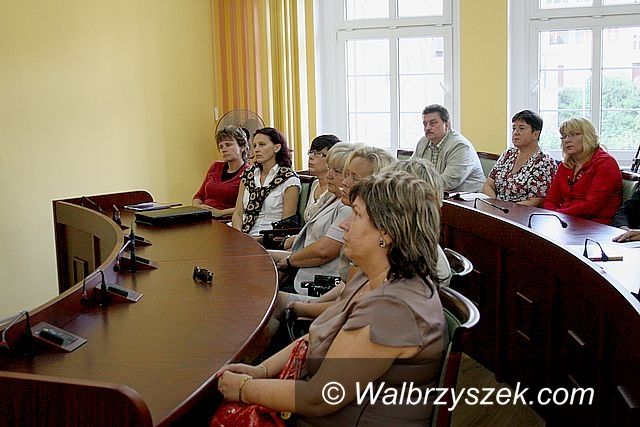 Wałbrzych: Krystyna Szumilas rozmawiała z nauczycielami i dyrektorami szkół w starostwie