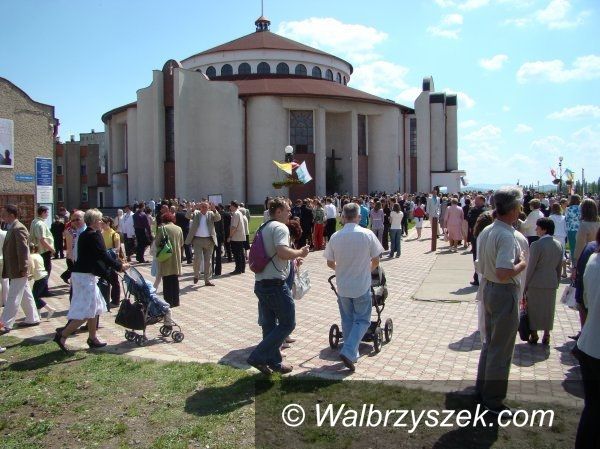 Wałbrzych: Parafia Podwyższenia Krzyża Świętego ma 30 lat