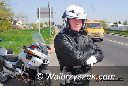 Wałbrzych: Policja będzie kontrolować częściej samochody w czasie Wszystkich Świętych