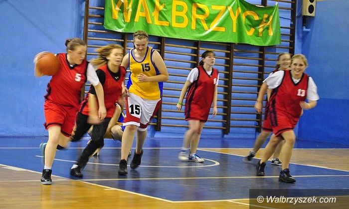 Wałbrzych: Znamy finalistów licealiady dziewcząt w koszykówce