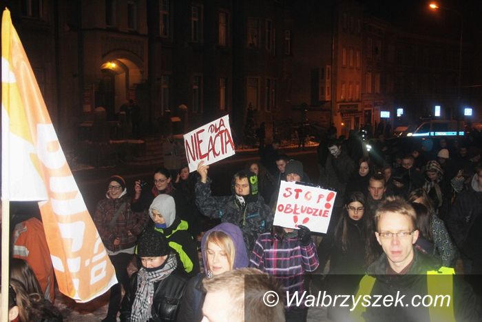 Wałbrzych: Młodzież manifestowała przeciwko umowie ACTA