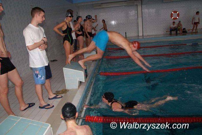 Wałbrzych: Powiatowa Liga Pływacka po kolejnej rundzie