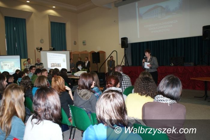 REGION, Boguszów-Gorce: Szkoły ponadgimnazjalne prezentowały się na targach edukacyjnych