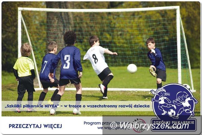 REGION: Z osiedlowego boiska na obóz szkoleniowy Ajax Amsterdam – „Szkółki piłkarskie NIVEA” szansą dla dolnośląskich  drużyn