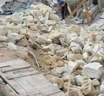 Wałbrzych: Zawalił się zabytkowy mur sąsiadujący z Ratuszem