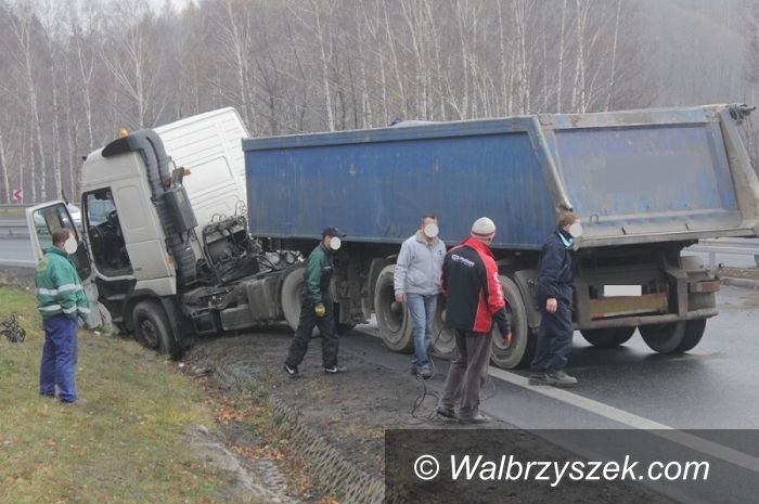 Wałbrzych/Świebodzice: Ciężarówka zablokowala drogę nr 35