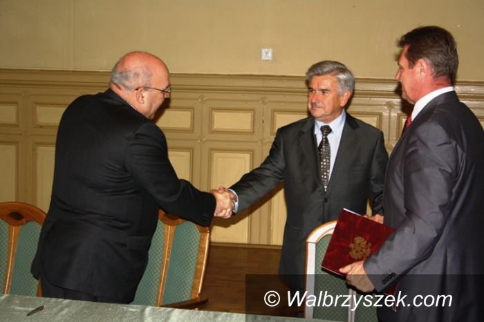 Wałbrzych: Śląskie Konsorcjum Autobusowe (ŚKA) podpisało umowę z Gminą Wałbrzych