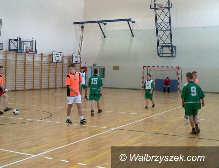 Czarny Bór: Mikołajkowy turniej piłki nożnej halowej odbył się w Czarnym Borze