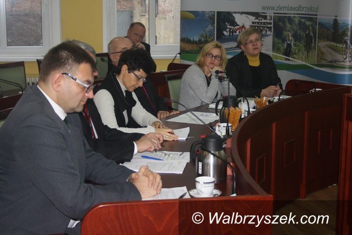 Wałbrzych: Czy Zarząd Powiatu Wałbrzyskiego otrzyma 3–miesięczne odprawy?