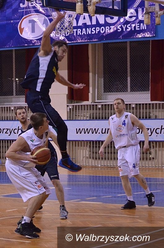 Wałbrzych: III liga koszykówki: Piotr Kozyra pogrążył Górnika