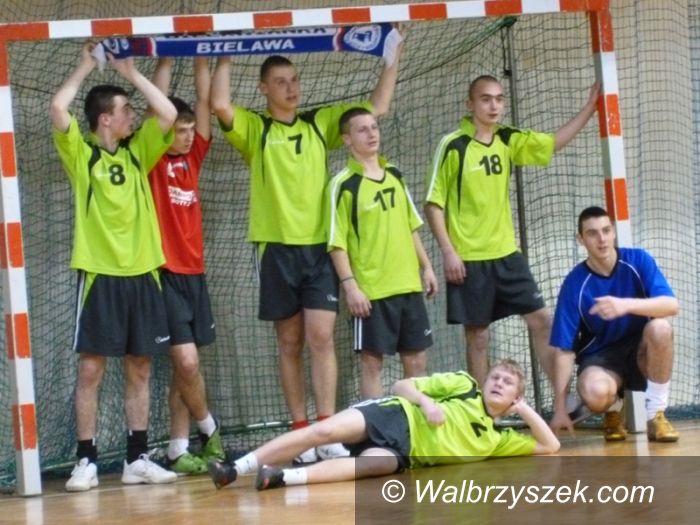 Wałbrzych: Turniej strefowy halowej piłki nożnej młodzieży OHP w  Wałbrzychu