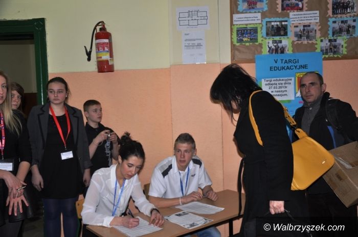 REGION, Głuszyca: V Targi Edukacyjne w Gimnazjum w Głuszycy