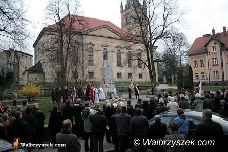 Wałbrzych: Odsłonią tablicę upamiętniającą ofiary tragedii smoleńskiej
