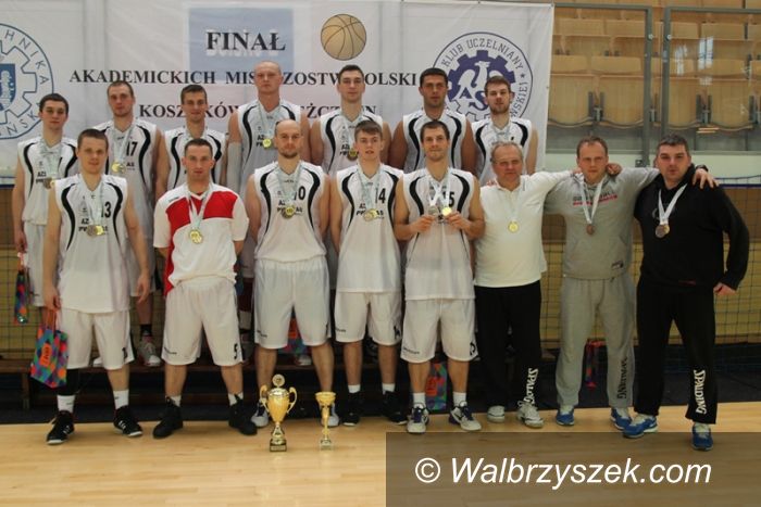 Wałbrzych: Brąz koszykarskich studentów