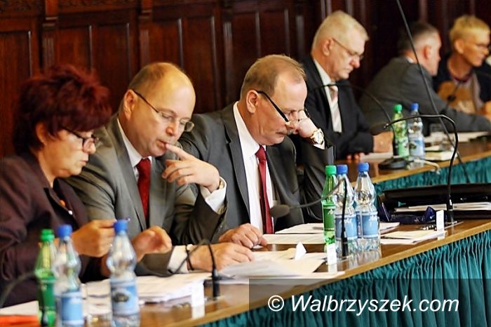 Wałbrzych: Opozycja kontra prezydent. Roman Szełemej wyszedł z sesji