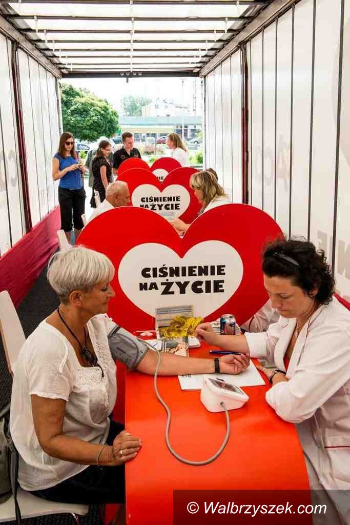 Wałbrzych: Tir kampanii „Ciśnienie na życie” w Wałbrzychu