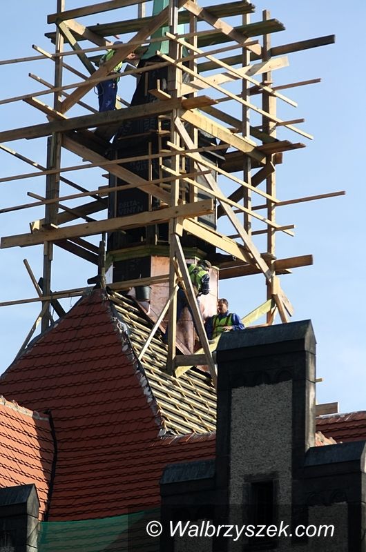 Wałbrzych: Dach Ratusza w trakcie remontu