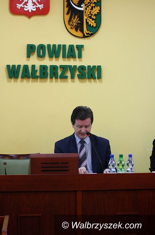 powiat wałbrzyski: Konkurs na dyrektora szkoły wywołał gorącą dyskusję podczas sesji Rady Powiatu Wałbrzyskiego
