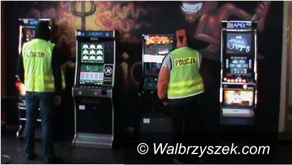 Wałbrzych: Zabezpieczono nielegalne automaty do gier