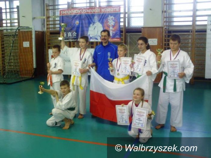 Szczawno Zdrój: Pięć medali dla karateków ze Szczawna Zdroju