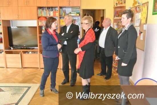 Wałbrzych: Posłanka Mrzygłocka i senator Kilian z wizytą w Domu Małego Dziecka