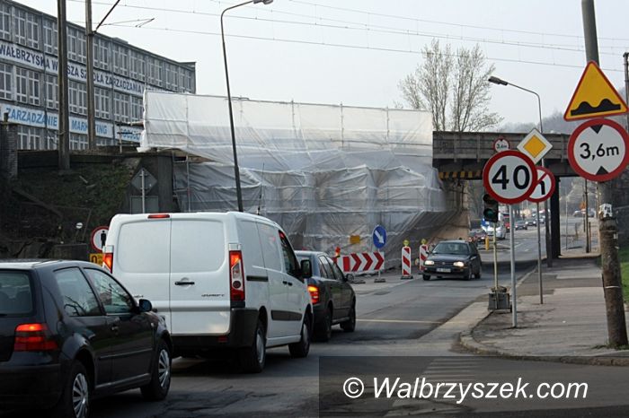 Wałbrzych: Wiadukt na Wrocławskiej w trakcie remontu