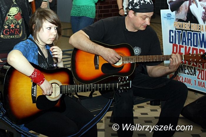 Wałbrzych: Warsztaty gitarowe na Dworcu Miasto