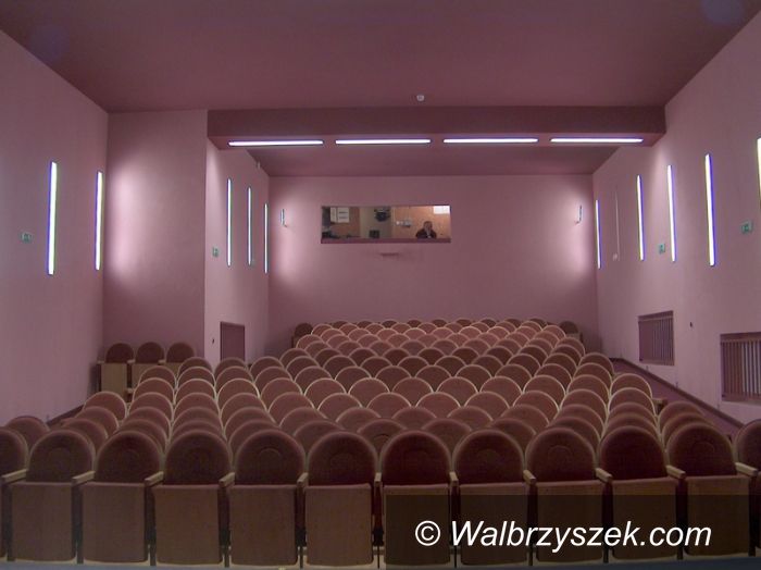 Wałbrzych: Sprzedaż foteli teatralnych