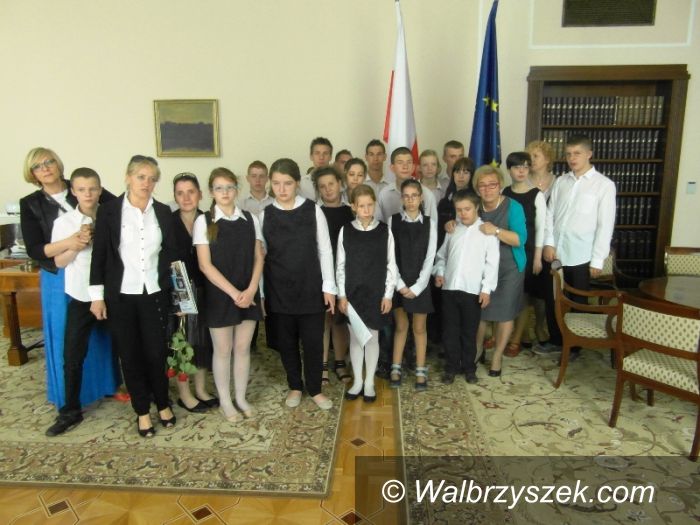 Wałbrzych: Uczniowie wałbrzyskich „10” oraz PSP nr 15 z wizytą w Warszawie