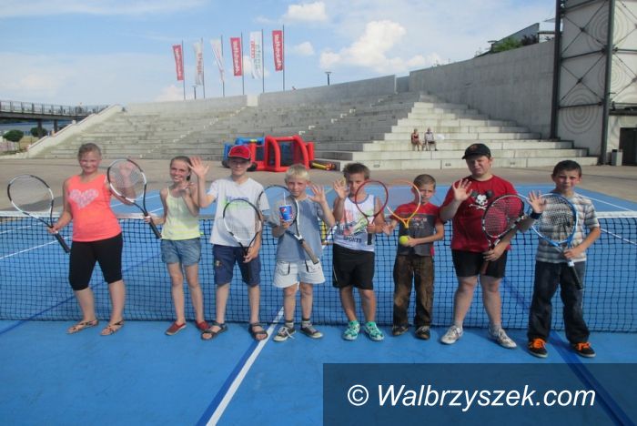 Wałbrzych: Galeria Victoria: Grali w tenisa